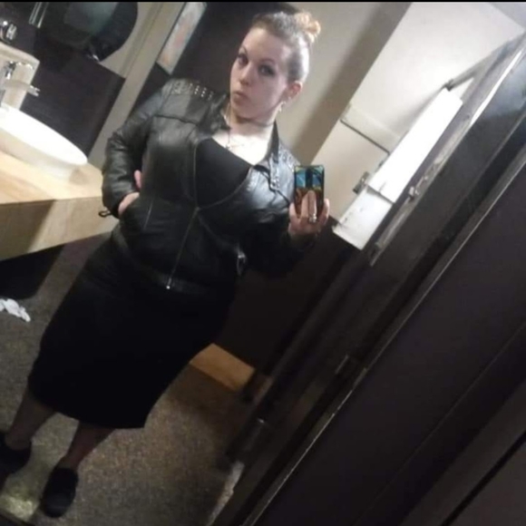 Meet your Posher, Angelique - Picture 3 of 6